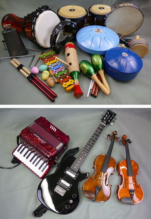 Kinder-Musikinstrumente zum Ausleihen: Blockflöten, Glockenspiele, verschiedene Trommeln und Percussioninstrumente, Violinen, eine Melodica, ein kleines Akkordeon und eine E-Gitarre