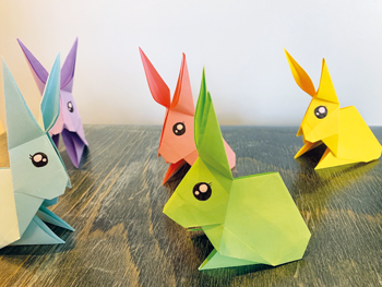 Origami - Hasen aus Papier gefaltet